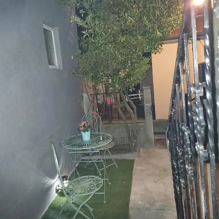Jacuzzi Au Centre Apartment